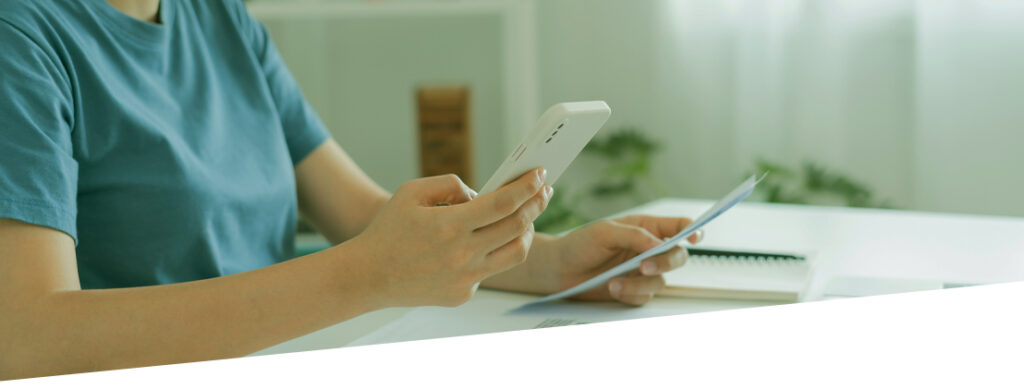 Mudarse de casa ya es, de por sí, una buena montaña rusa de gestiones. Entre cajas, cambios de dirección y visitas a las tiendas decoración, hay un trámite que muchas veces se deja para el final: el cambio de titular de los suministros. Y ojo, porque luego vienen las sorpresas.